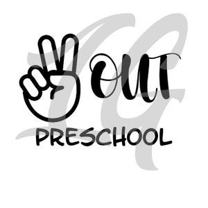 ピースアウト幼稚園 SVG、最終学日 SVG、子供の学年末、プレK SVG、男の子の卒業シャツ SVG ファイル (Cricut および Silhouette 用)、Png