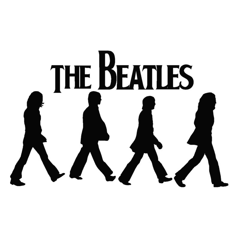 Puede incluir: Imagen en silueta en blanco y negro de los Beatles caminando por una calle, con el nombre de la banda "THE BEATLES" en letras negritas encima.