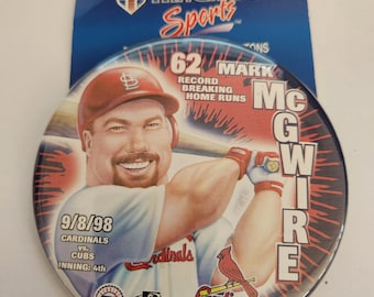 RARE 1998 Mark McGwire 62 HR record breaking homeruns button 3.5” Stadium Pin (Original Packaging)