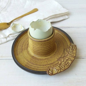 Personalisierter Keramik-Eierbecher, Keramik-Eierhalter, moderner Eierbecher, handgefertigter, individueller Eierbecher, Eierbecher mit Blattmuster