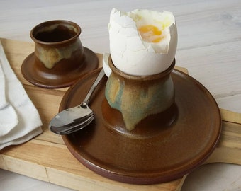 Keramik Eierbecher mit Teller, weich gekochter Eierbecher