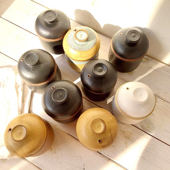 Beige Keramik Egg Coddler, moderne handgefertigte Eierkocher, Keramik Mikrowelle Eierkocher