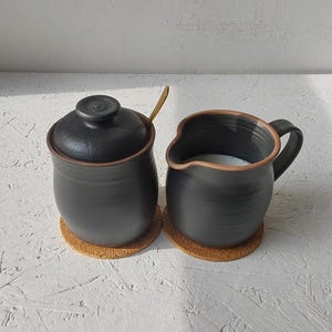 Schwarz und braun Keramik-Milchkännchen, Set aus Milchkännchen und Zuckerdose, Steingut-Milchkännchen-Set