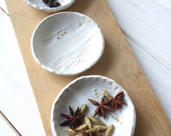 White Pottery Plate, Ceramic Ring Dish, Small Ceramic Dish, White Ceramics, Pottery Ring Dish, Pottery Jewelry Dish, Small Serving Plate