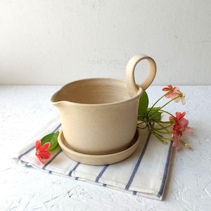 Handmade Ceramic Gravy Boat, Gravy Bowl With Handle and Plate, Beige Gravy Boat, Large Pottery Saucier w Plate, 700 ml Gravy Boat w Dish