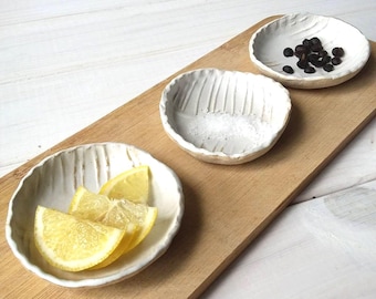 White Pottery Plate, Ceramic Ring Dish, Small Ceramic Dish, White Ceramics, Pottery Ring Dish, Pottery Jewelry Dish, Small Serving Plate