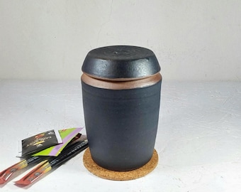Grand bocal de rangement en céramique noire, Pot de miel en faïence, Boîte à thé noir, Récipient noir avec couvercle, Boîte en céramique avec couvercle, Pot à condiments beige