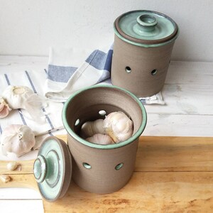 UK Garlic Keeper Fresh Keeping Versatile Garlic Holder Garlic Storage
