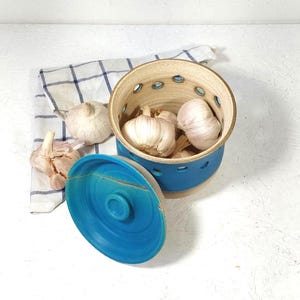 Recipiente para ajos de cerámica turquesa, azul y beige