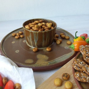 Keramik-Chip und Dipschale, Dip- und Snackschale, Salsa- und Snackplatte, Weihnachtsplatte, Keramik-Servierplatte, braune Dipschale, Salsaschale