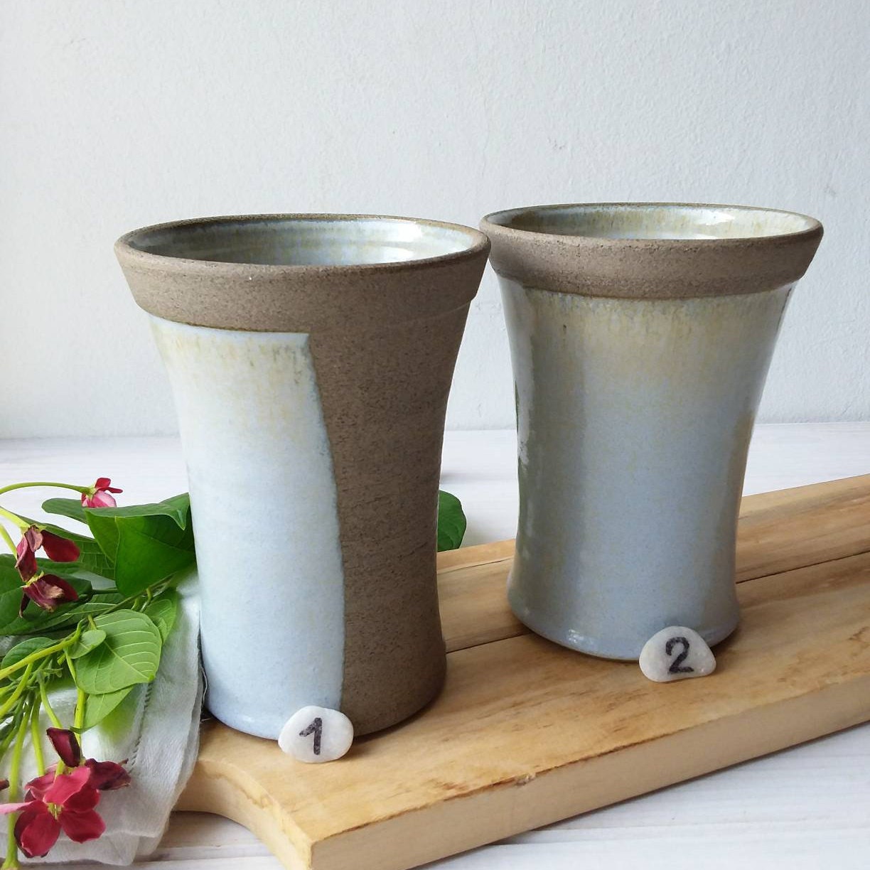 ライトブルー/グレーの陶器の花瓶、モダンなグレーの陶器の花瓶