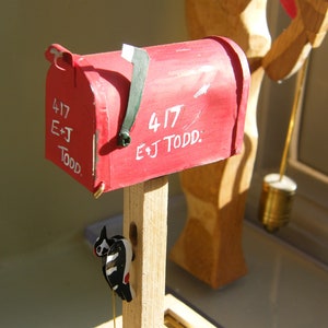 woodpecker on a mail box automaton