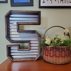 Letras grandes de metal, 3D rústicas, iniciais grossas de metal, manchadas ou inacabadas para decoração de casamento ou casa, letras e números