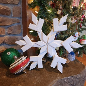 Solid wood snowflakes
