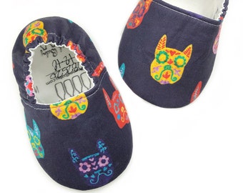 Dia de los muertos Moccs / Halloween Baby Moccs / Infant Moccasins / Baby Moccs / Toddler Moccasins / Toddler Slippers / Vegan Moccs / Gift