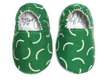 Charming St. Patrick's Day Baby Moccasins – Soft Sole Irish Parade Shoes for Newborn & Toddler