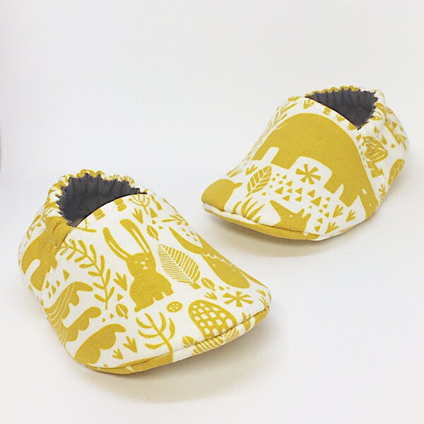 Moccs / Woodland Animals Mustard / Infant Moccasins / Baby Moccs / Toddler Moccasins / Toddler Slippers / Vegan Moccasins / Montessori Shoes