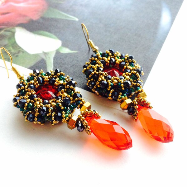 Pendientes hechos a mano, grano de cristal colorido bordado pendientes, hermoso rojo y pavo real semilla del grano beadwoven pendientes, pedrería
