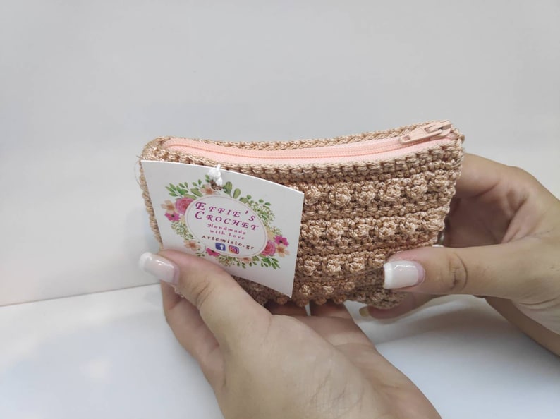 A beautifull handmade crochet clutch bag