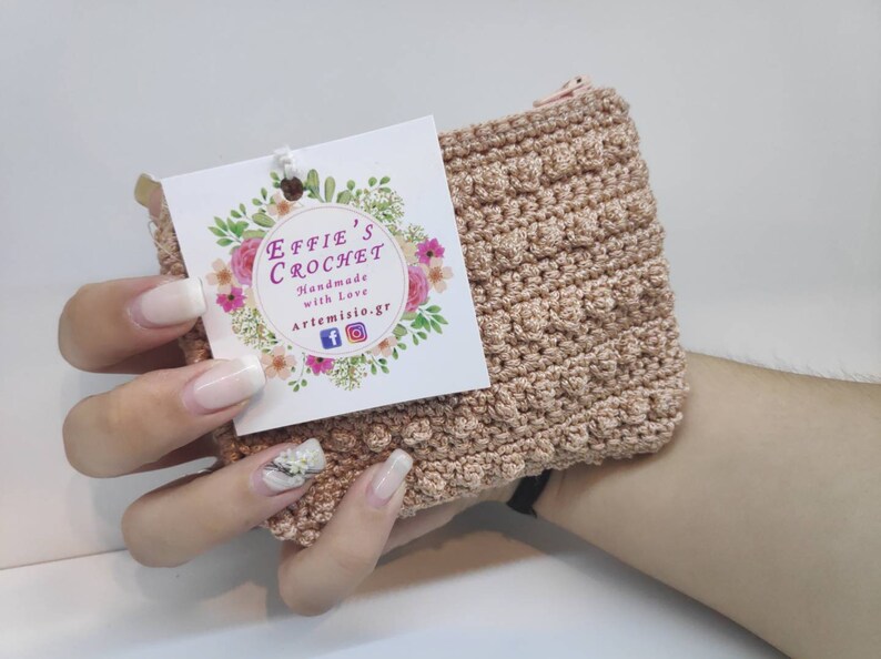 A beautifull handmade crochet clutch bag
