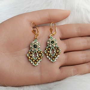 Beaded Earrings Tutorial: Swarovski Rivoli, Seed Bead Pattern ("Hugs" PDF)