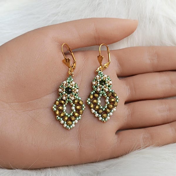 Beaded Earrings Tutorial: Swarovski Rivoli, Seed Bead Pattern ("Hugs" PDF)