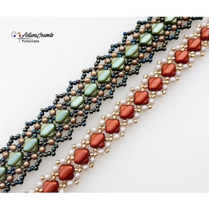 Könnte beinhalten: Zwei Perlenarmbänder mit geometrischem Muster. Ein Armband ist grün, gold und schwarz, das andere orange, gold und weiß.