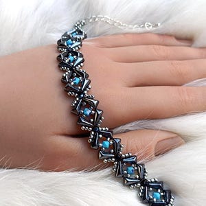 クリスタルとベクソロビーズを使ったブレスレットの作り方、「ジーナ」ビーズジュエリーパターン（英語）