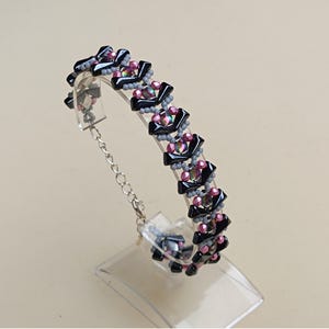 ビーズブレスレットの作り方チュートリアル：DIYジュエリーパターン（「Carla」PDF）