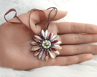 Beaded Floral Pendant Tutorial, "Fiore" PDF Beading Pattern (English)