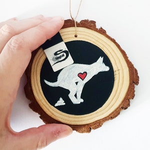 Décor mural de caca de chien - Tranche de bois peinte à la main, art de la silhouette de chien, Dresseur de déambulateur de chien drôle de cadeau