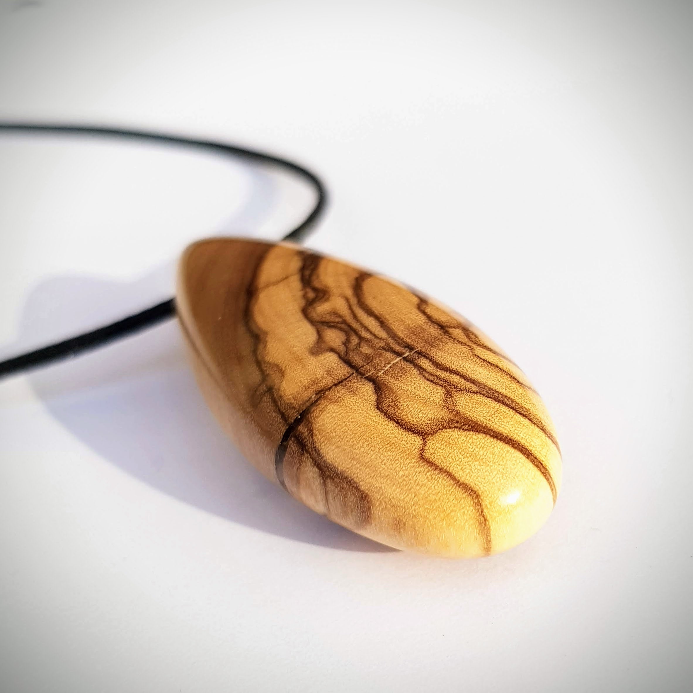 Wooden pendant Olive wood Oil Finish
