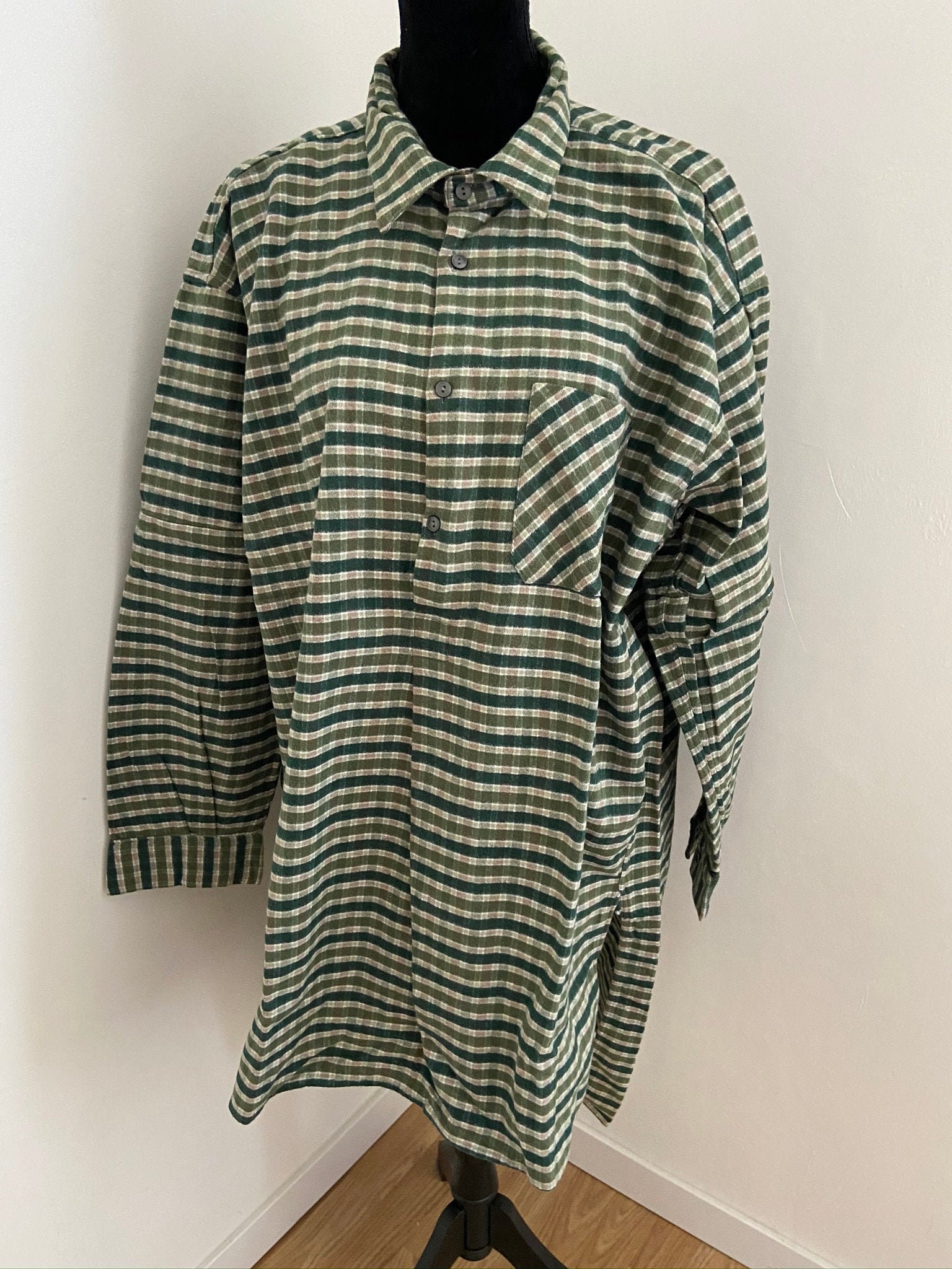 Image of Vintage Mens French Green Checked Brushed Cotton Dipped Hem Work Shirt | xxxl
