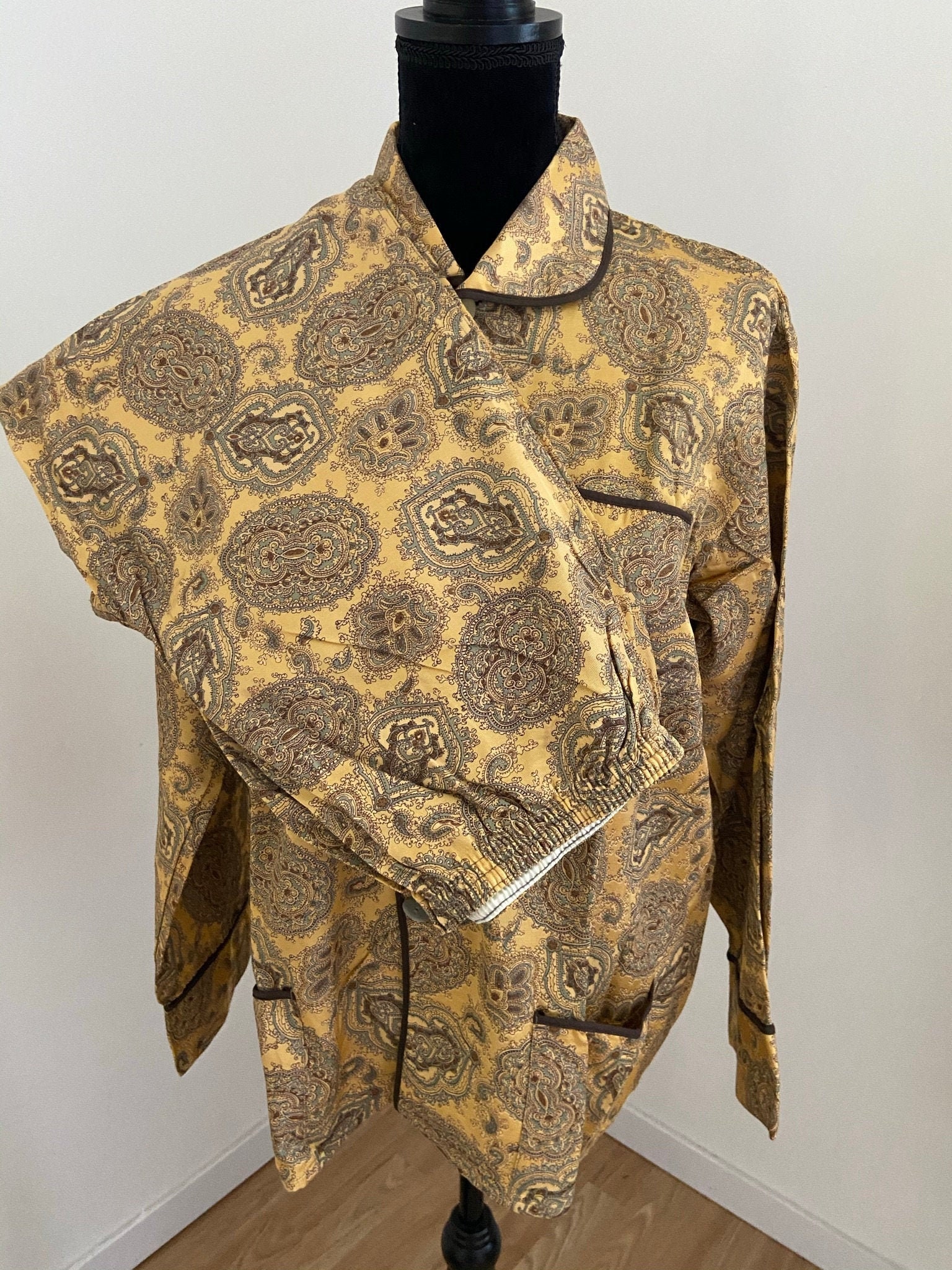 Image of French Vintage Gold Paisley Pyjamas/Shiny Retro Loungewear | M