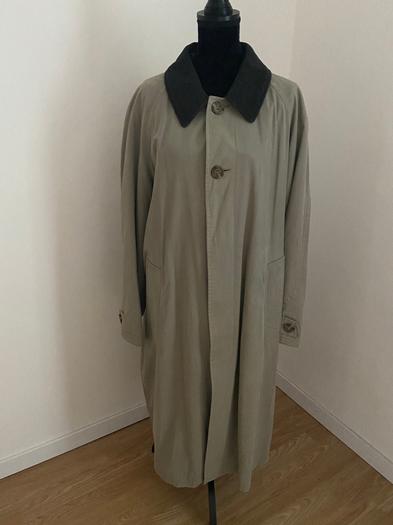Image of Mens Vintage Hugo Boss Fully Lined Raincoat/Gaberdine Trench Coat | xl