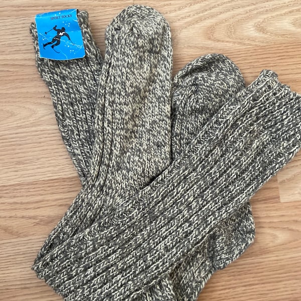 NOS - Vintage Unisex Grey and Cream Chunky Knit Wool Over Knee Long Boot Socks - Skiing / Hiking / Walking / Rambling fits (size L / 11.5)