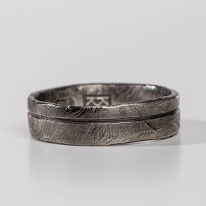 Zilveren ring heren geoxideerd - rustieke brutalistische zwarte band - verjaardagscadeau voor hem - herenring SR00085