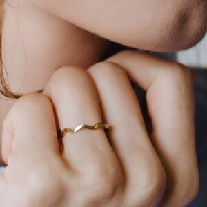 Wavy Zig Zag Band Ring 14K Solid Gold Stacking Minimalist for Women - Birthday Gift for Her - GR00311