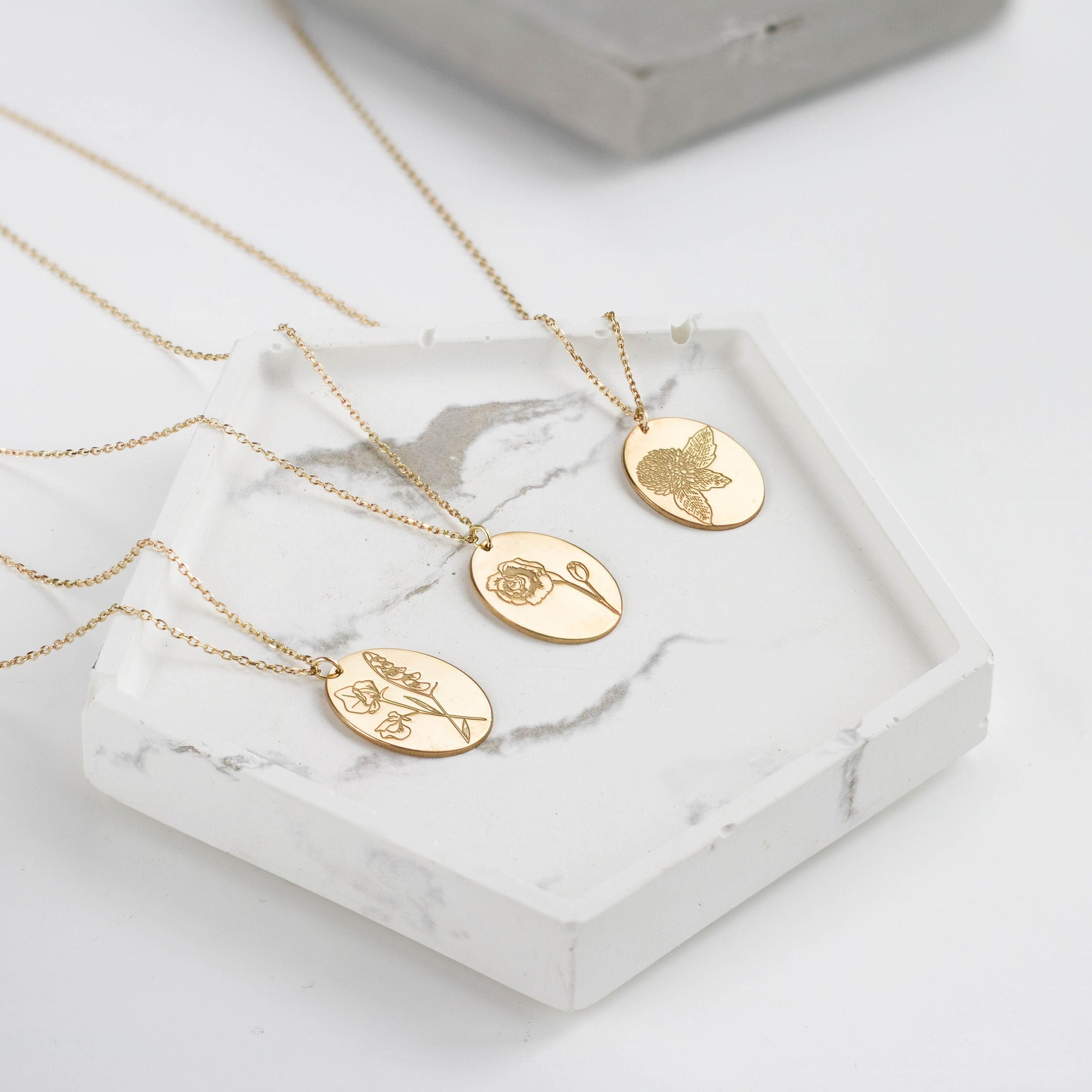 バレンタインデーのお母さんへのギフト 誕生花ネックレス - 誕生月を