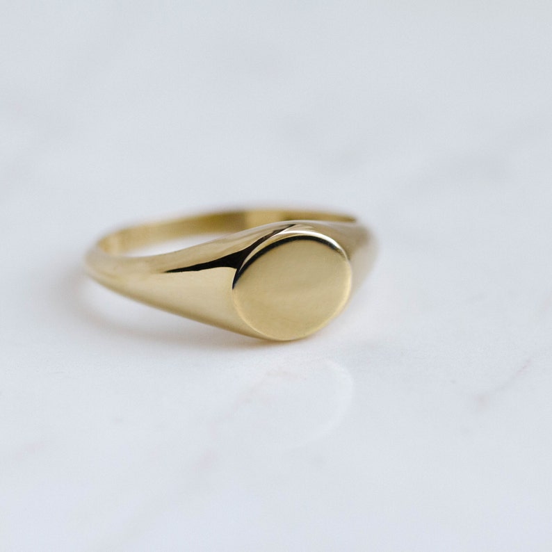 Customizable disc ring for women