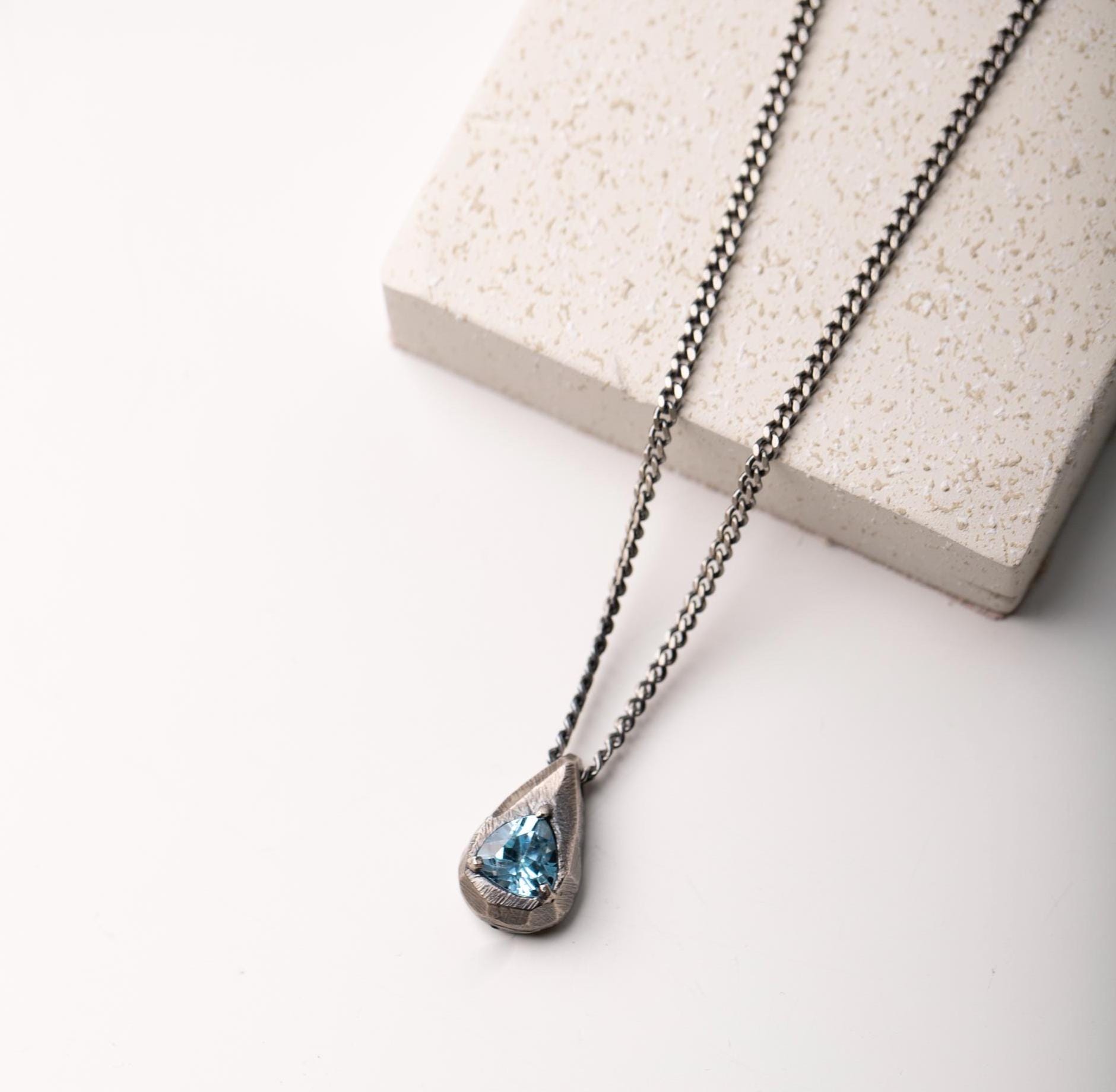 トパーズネックレス メンズ 酸化シルバー - 天然ロンドンブルーまたは
