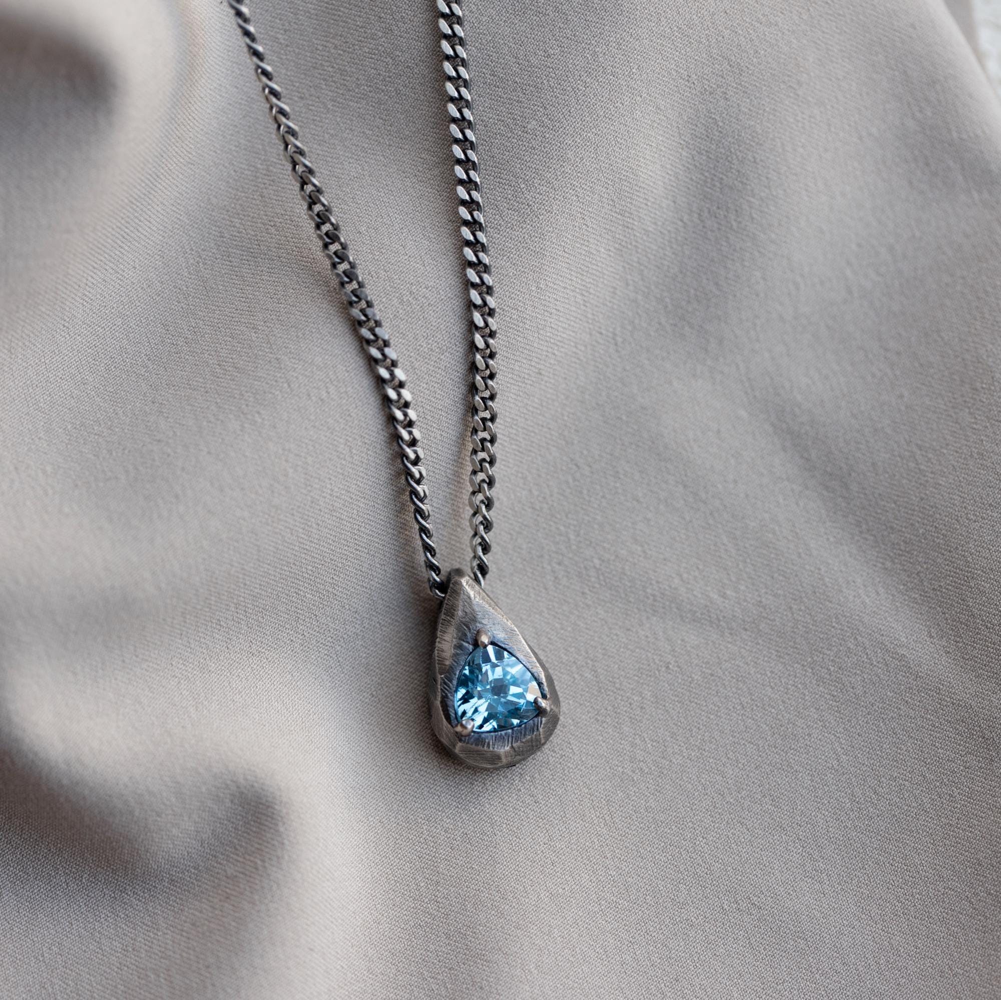 トパーズネックレス メンズ 酸化シルバー - 天然ロンドンブルーまたは
