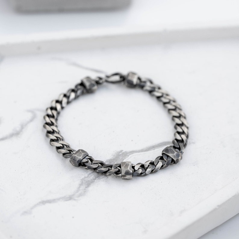 Streetwear jewelry for him in oxidized sterling silver. A wide bracelet made of gourmet chain and unique elements