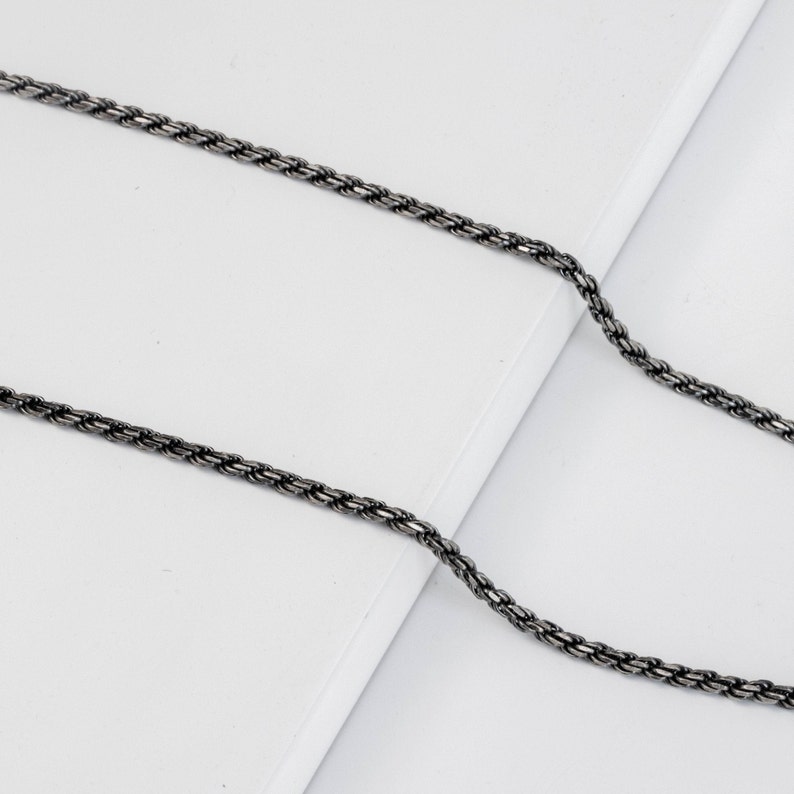 Closer look of rope chain in black silver