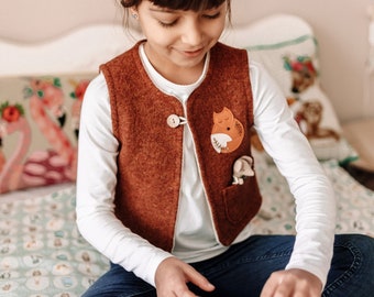 Gilet 100% laine pour enfants, gilet en laine vierge couleur rouille, applique en feutre de renard, broderie animale, cadeau personnalisé sur mesure