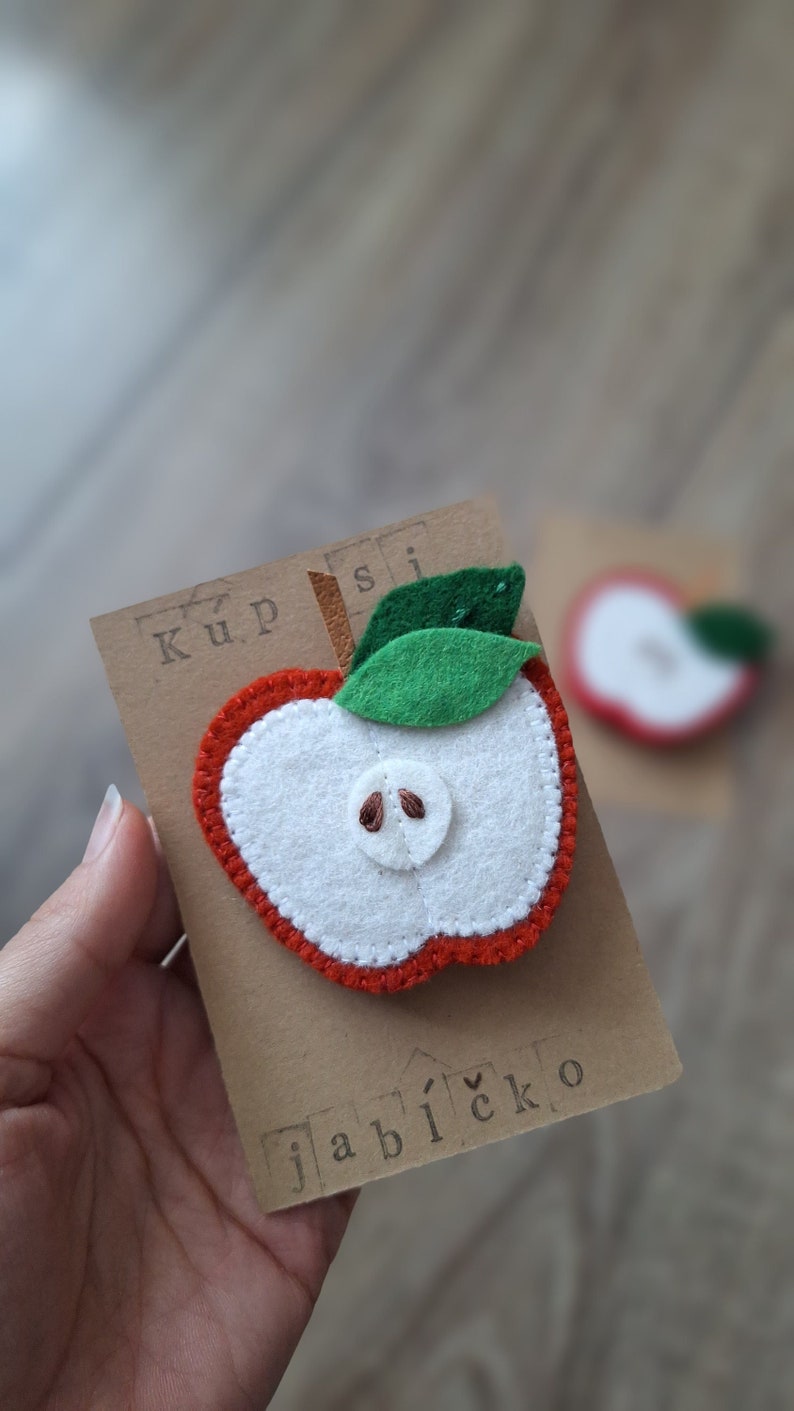 Apple Felt Brooche, 100% Wool Felt Pin, Autumn Brooche, Nature Lover Felt Pin, Wool Decoration, Felt Accessory, Fall Felt Badge image 2