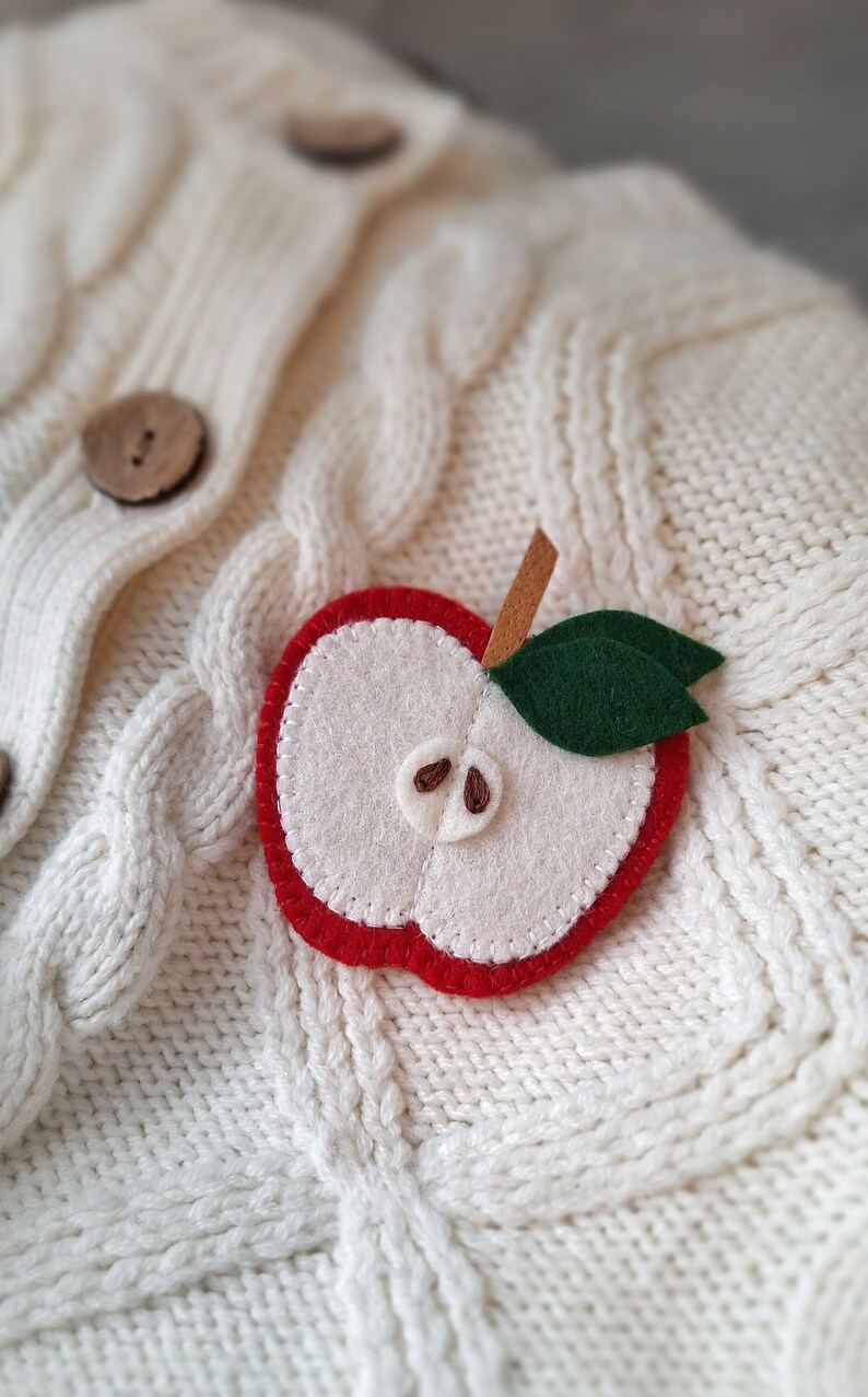 Apple Felt Brooche, 100% Wool Felt Pin, Autumn Brooche, Nature Lover Felt Pin, Wool Decoration, Felt Accessory, Fall Felt Badge image 1