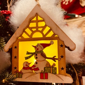 Weihnachtsschmuck Weihnachtsmann Schneemann aus Holz leuchten gemütliches Haus Baumschmuck