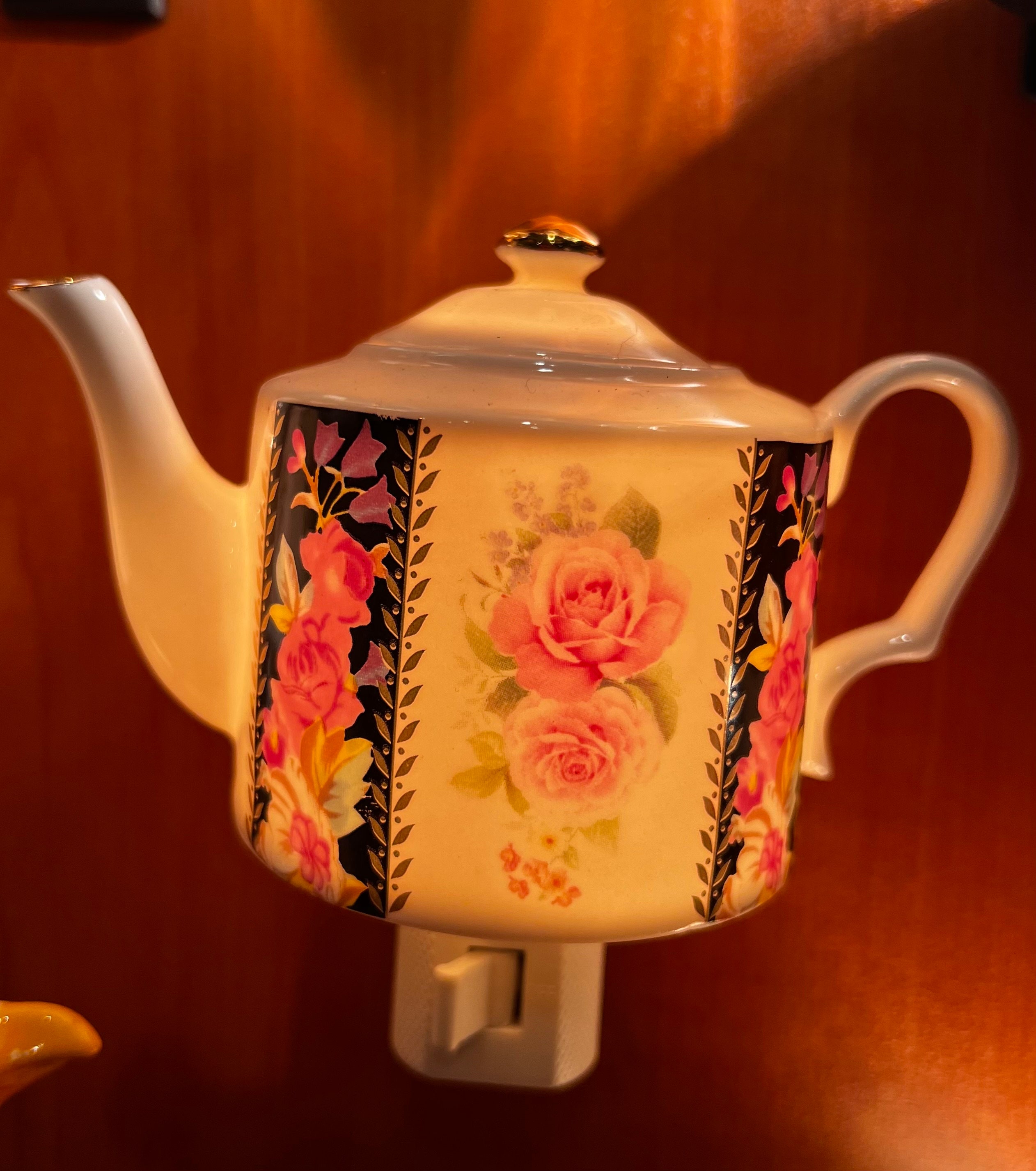 Farmhouse Porcelain Teapot Night Light China Sunflower Victoria Detail