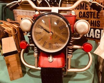 Retro Metal Motorcycle clock table top with one AA batteries handmade detail for motorcycles collectors collection country home decoration